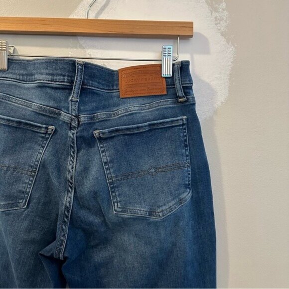 Lucky Brand Mid Rise Sweet Straight Jeans Dark Wash Women Size 30R Nomadcore - Picture 4 of 9